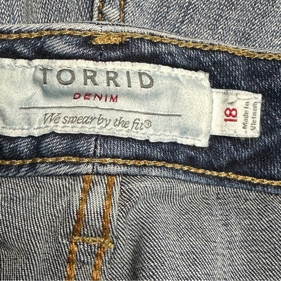 Torrid denim jean shorts distressed with lace 18 - Picture 4 of 5